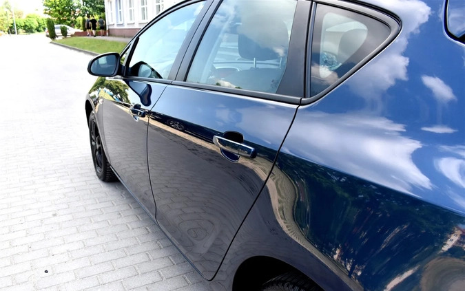 Opel Astra cena 26900 przebieg: 207121, rok produkcji 2012 z Elbląg małe 781
